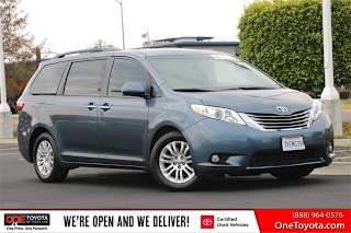 2017 Toyota Sienna XLE Premium 8-Passenger 5TDYZ3DC3HS835520 2017 Toyota Sienna XLE Premium 8-Passenger