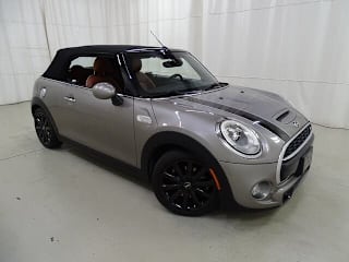 2016 MINI Convertible Cooper S WMWWG9C50G3C22581 2016 MINI Convertible Cooper S