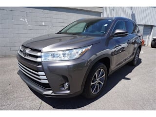 2019 Toyota Highlander XLE 5TDKZRFH3KS550776 2019 Toyota Highlander XLE