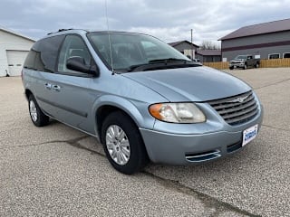 2006 Chrysler Town and Country Base 1A4GP45R56B748825 2006 Chrysler Town and Country Base