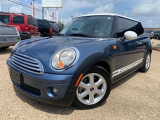 2010 MINI Cooper Base WMWMF3C57ATZ64584 2010 MINI Cooper Base