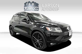 2017 Volkswagen Touareg V6 Wolfsburg WVGRF7BP9HD003083 2017 Volkswagen Touareg V6 Wolfsburg