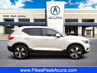 2021 Volvo XC40 T5 Momentum YV4162UK0M2515971 2021 Volvo XC40 T5 Momentum