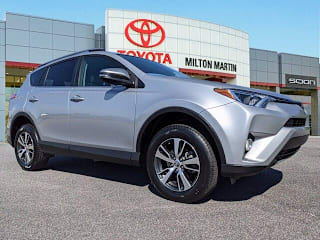 2018 Toyota RAV4 XLE 2T3WFREV4JW468280 2018 Toyota RAV4 XLE