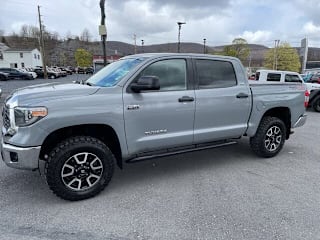 2018 Toyota Tundra SR5 5TFDY5F14JX698564 2018 Toyota Tundra SR5