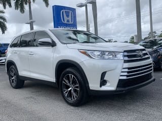 2019 Toyota Highlander LE 5TDZARFH8KS046214 2019 Toyota Highlander LE