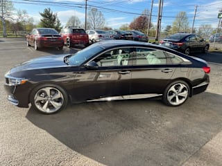 2018 Honda Accord Touring 1HGCV2F97JA011784 2018 Honda Accord Touring