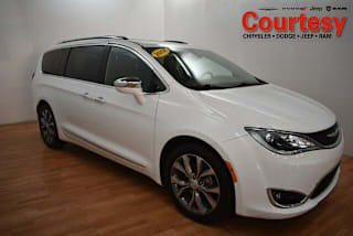 2018 Chrysler Pacifica Limited 2C4RC1GG5JR228655 2018 Chrysler Pacifica Limited