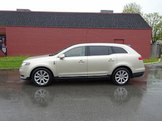 2017 Lincoln MKT Elite 2LMHJ5AT4HBL00771 2017 Lincoln MKT Elite