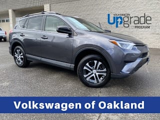 2017 Toyota RAV4 LE JTMZFREV4HJ111090 2017 Toyota RAV4 LE