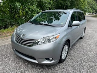 2017 Toyota Sienna XLE 8-Passenger 5TDYZ3DC8HS834556 2017 Toyota Sienna XLE 8-Passenger