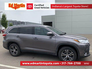 2019 Toyota Highlander LE 5TDZARFH2KS056477 2019 Toyota Highlander LE