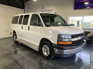 2017 Chevrolet Express Passenger 1GAWGFFG7H1125363 2017 Chevrolet Express Passenger