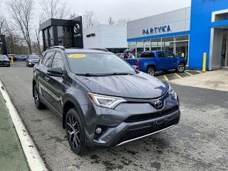 2018 Toyota RAV4 SE JTMJFREV2JJ244921 2018 Toyota RAV4 SE