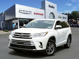 2018 Toyota Highlander XLE 5TDJZRFHXJS880117 2018 Toyota Highlander XLE