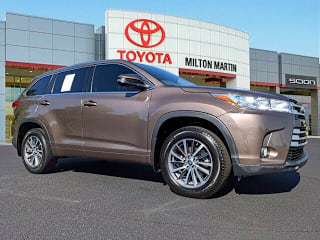 2018 Toyota Highlander XLE 5TDKZRFH2JS266537 2018 Toyota Highlander XLE