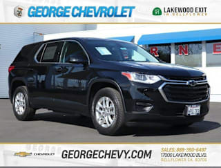 2018 Chevrolet Traverse LS 1GNERFKW7JJ283371 2018 Chevrolet Traverse LS