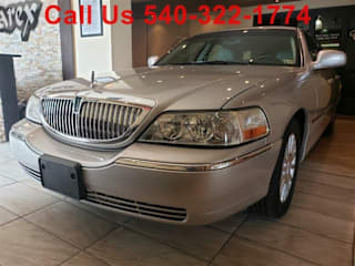 2003 Lincoln Town Car Executive 1LNHM81W03Y610135 2003 Lincoln Town Car Executive