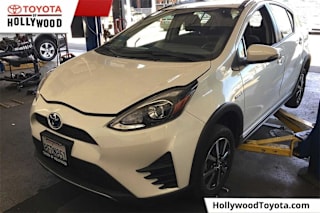 2018 Toyota Prius c Four JTDKDTB33J1613652 2018 Toyota Prius c Four