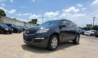 2017 Chevrolet Traverse LS 1GNKRFKD0HJ307165 2017 Chevrolet Traverse LS