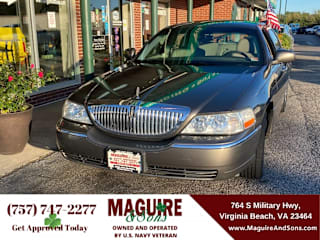 2003 Lincoln Town Car 1LNHM82W33Y664124 2003 Lincoln Town Car