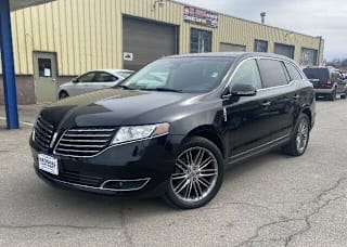 2018 Lincoln MKT Reserve 2LMHJ5AT0JBL00028 2018 Lincoln MKT Reserve