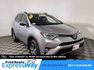 2018 Toyota RAV4 XLE JTMRFREV7JJ190227 2018 Toyota RAV4 XLE