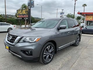 2017 Nissan Pathfinder Platinum 5N1DR2MMXHC639685 2017 Nissan Pathfinder Platinum