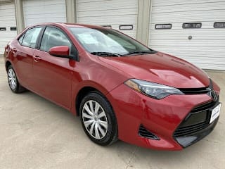2018 Toyota Corolla LE 5YFBURHE1JP821830 2018 Toyota Corolla LE