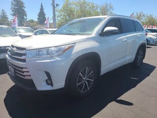 2018 Toyota Highlander XLE 5TDJZRFH8JS541324 2018 Toyota Highlander XLE