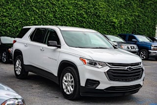 2019 Chevrolet Traverse LS 1GNERFKW1KJ304328 2019 Chevrolet Traverse LS