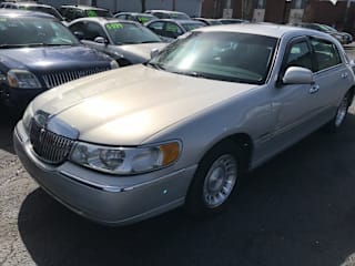 2002 Lincoln Town Car 1LNHM81W92Y623870 2002 Lincoln Town Car