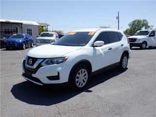 2017 Nissan Rogue S KNMAT2MT7HP557485 2017 Nissan Rogue S