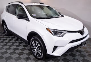 2018 Toyota RAV4 LE 2T3BFREV3JW766561 2018 Toyota RAV4 LE