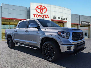 2018 Toyota Tundra SR5 5TFDW5F15JX696621 2018 Toyota Tundra SR5