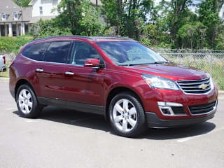 2017 Chevrolet Traverse LT 1GNKRGKD2HJ159400 2017 Chevrolet Traverse LT