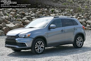 2018 Mitsubishi Outlander Sport ES JA4AP3AU2JZ007400 2018 Mitsubishi Outlander Sport ES