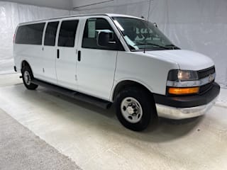 2020 Chevrolet Express Passenger 1GAZGPFG2L1152322 2020 Chevrolet Express Passenger