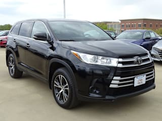 2019 Toyota Highlander LE 5TDBZRFH4KS970465 2019 Toyota Highlander LE