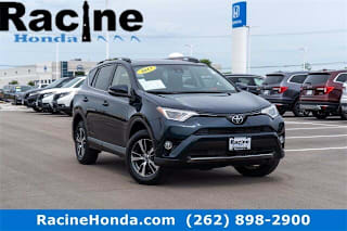 2017 Toyota RAV4 XLE JTMRFREV4HJ155686 2017 Toyota RAV4 XLE