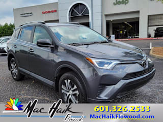 2018 Toyota RAV4 LE 2T3ZFREVXJW490748 2018 Toyota RAV4 LE
