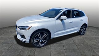 2019 Volvo XC60 T5 Momentum LYV102RK4KB206092 2019 Volvo XC60 T5 Momentum