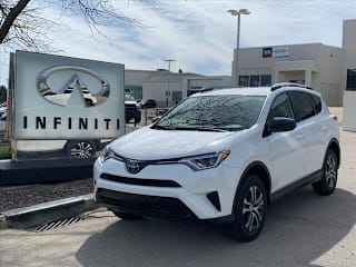 2018 Toyota RAV4 LE JTMBFREV4JJ202674 2018 Toyota RAV4 LE