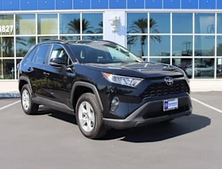 2019 Toyota RAV4 XLE 2T3P1RFV4KC014714 2019 Toyota RAV4 XLE