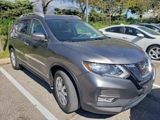 2017 Nissan Rogue SV 5N1AT2MT4HC744184 2017 Nissan Rogue SV