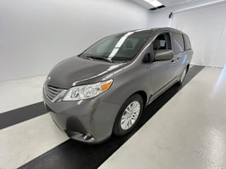 2017 Toyota Sienna XLE Premium 8-Passenger 5TDYZ3DC6HS841067 2017 Toyota Sienna XLE Premium 8-Passenger