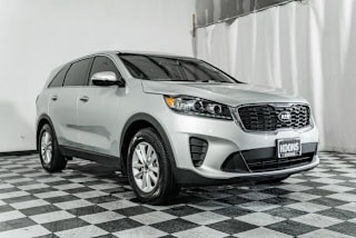 2019 Kia Sorento L 5XYPG4A38KG586082 2019 Kia Sorento L