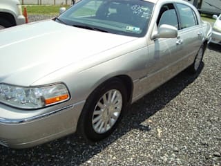 2003 Lincoln Town Car Signature 1LNHM82W83Y632706 2003 Lincoln Town Car Signature
