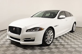 2017 Jaguar XJ R-Sport SAJWA1C72H8W10714 2017 Jaguar XJ R-Sport