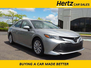2019 Toyota Camry LE 4T1B11HK9KU717490 2019 Toyota Camry LE